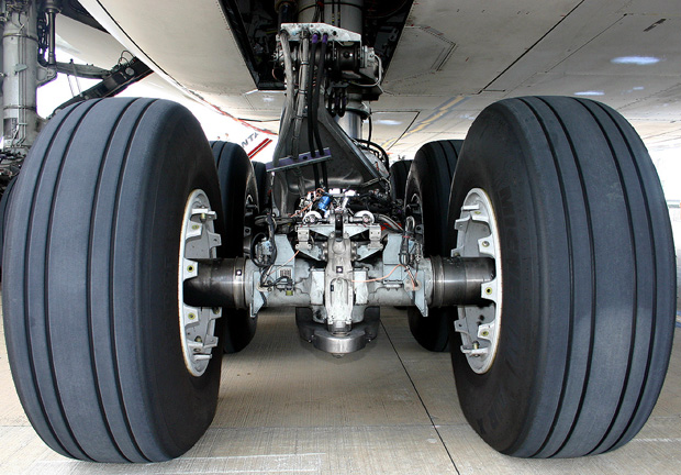 航空豆知識 飛行機の冬用タイヤ アルファーアビエィション