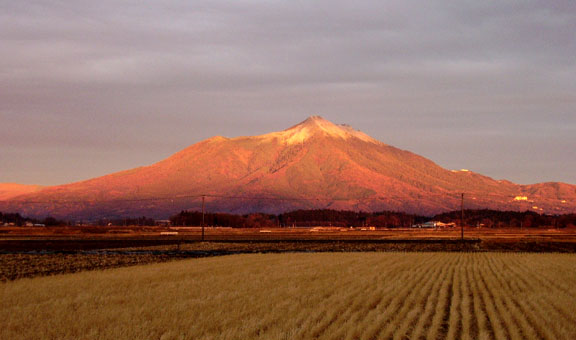 筑波山が初冠雪 夜間飛行も最高の夜景 アルファーアビエィション